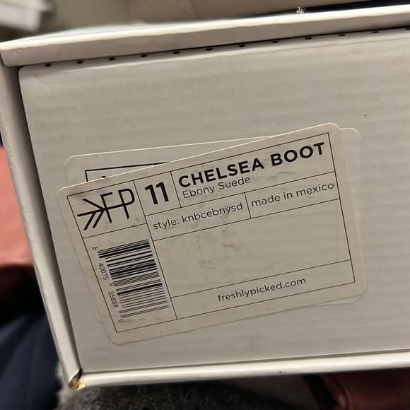 Freshly picked boys Chelsea boot size 11 - Picture 4 of 4
